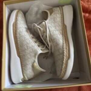 Michael Kors Beige/Gold Canvas Lace-up Shoes Women's Size 7.5M